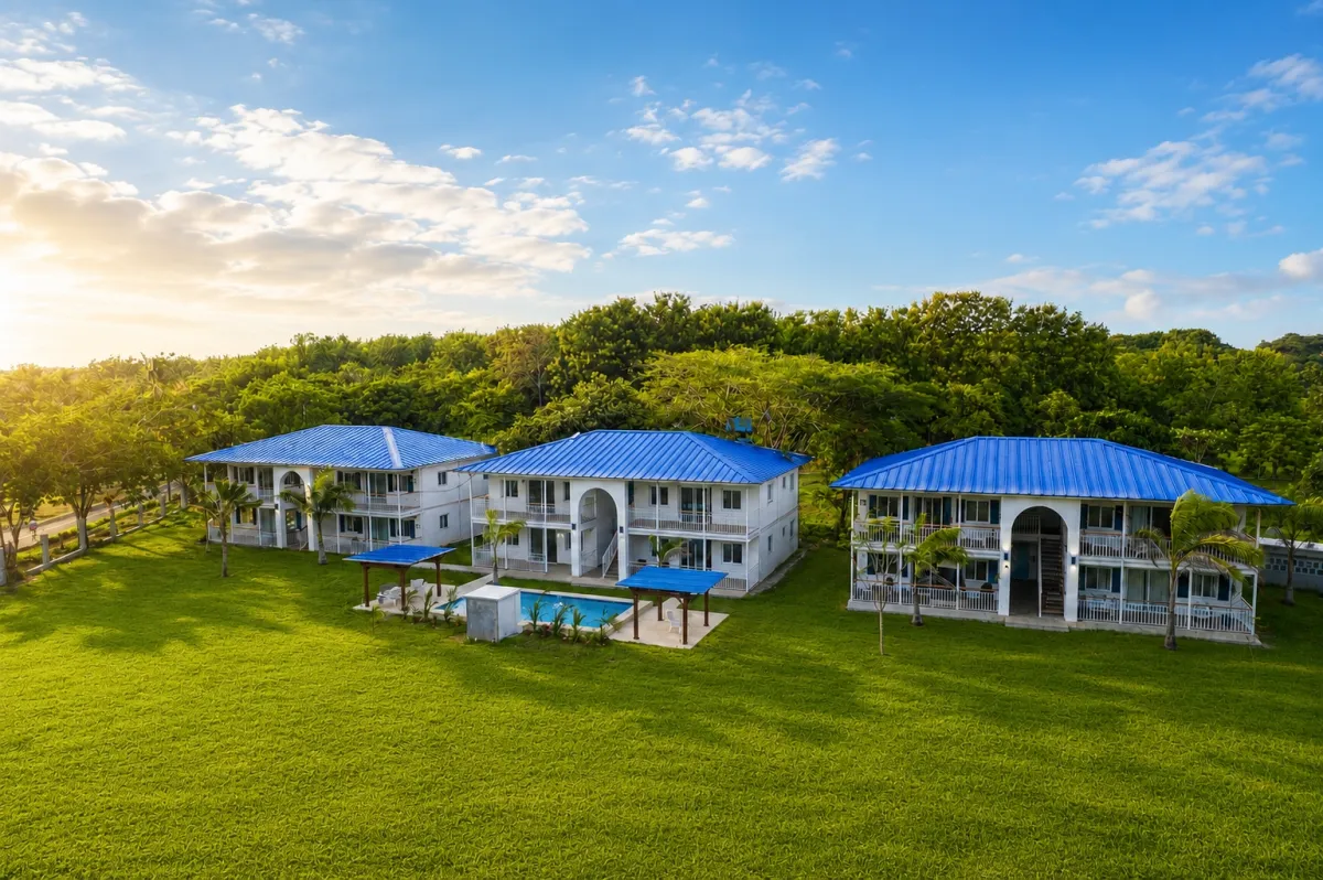 Complejo de apartamentos de 12 unidades en venta - Pedasi, Panamá