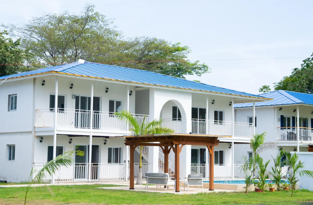 Complejo de apartamentos de 12 unidades en venta - Pedasi, Panamá