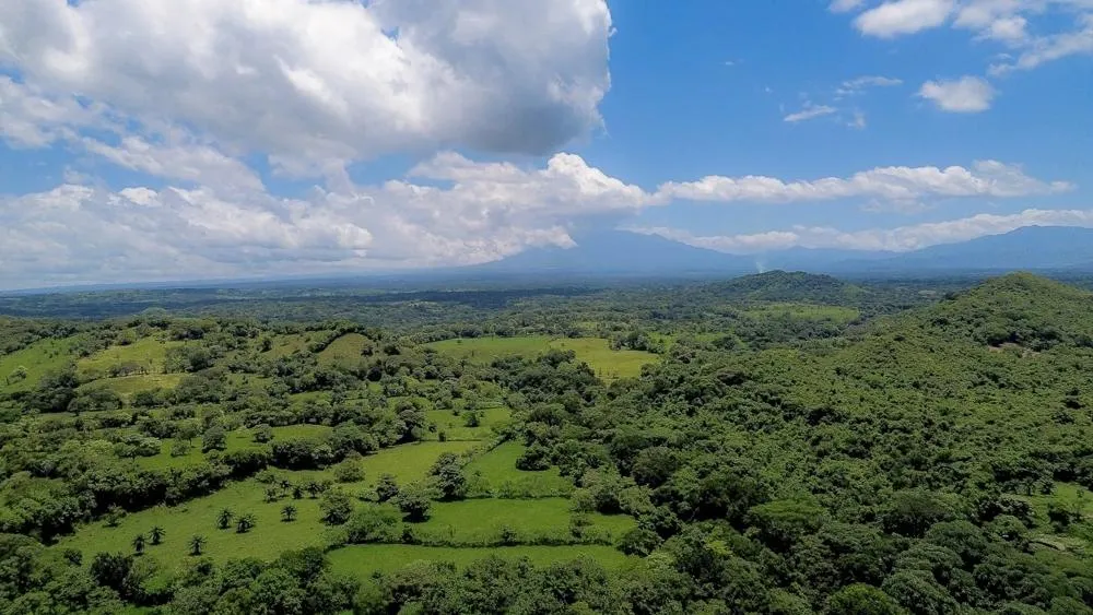 3H+ Riverfront Farm for Sale in Guacá, David