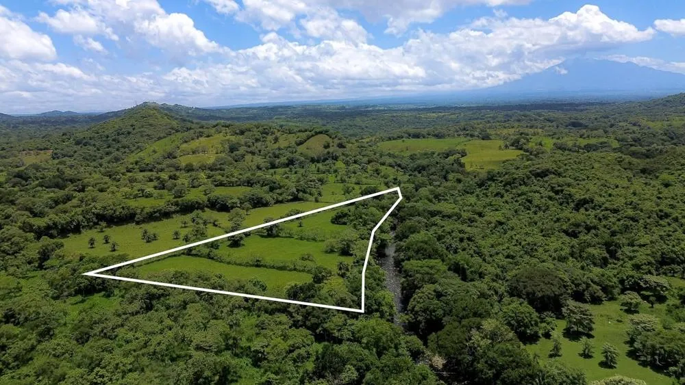 3H+ Riverfront Farm for Sale in Guacá, David