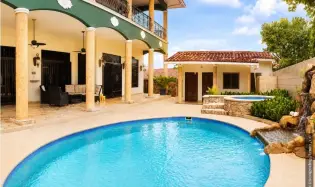 House for Sale with Pool and Solar Panels in La Alameda