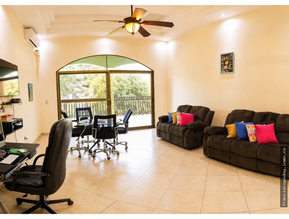 House for Sale with Pool and Solar Panels in La Alameda