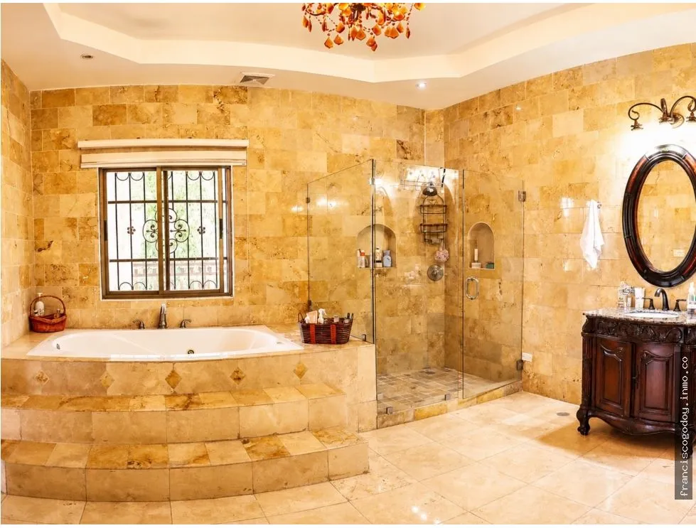 House for Sale with Pool and Solar Panels in La Alameda