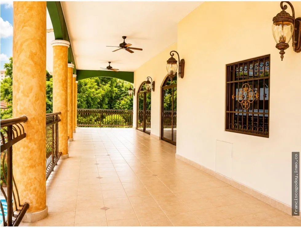House for Sale with Pool and Solar Panels in La Alameda