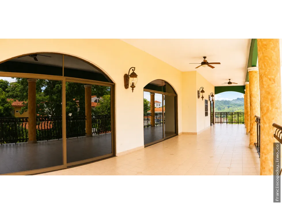 House for Sale with Pool and Solar Panels in La Alameda