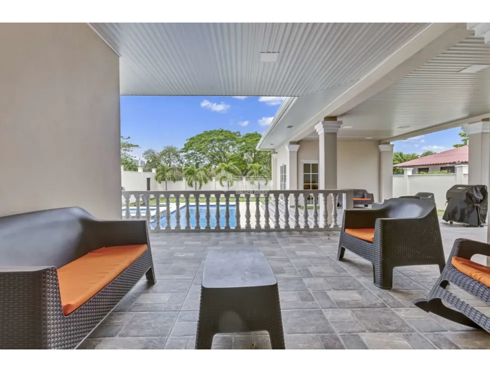 CORONADO / BEACH HOUSE / 1000M² / SWIMMING POOL / 5 BEDROOMS