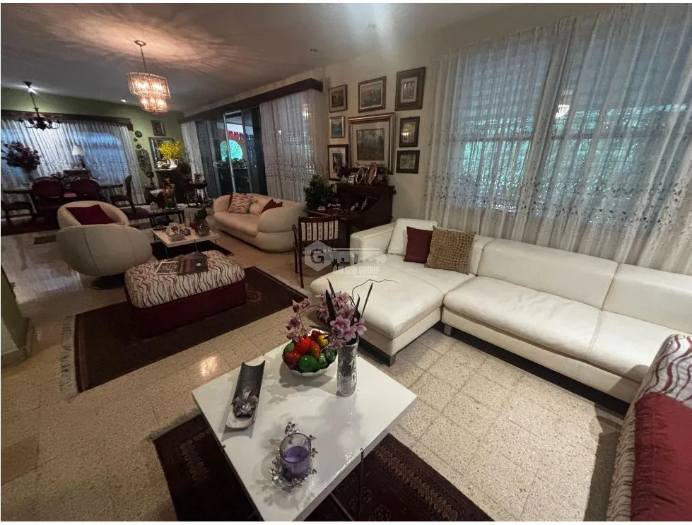 HATO PINTADO / LA LOMA / 622m2 / 5 BEDROOMS / 3 LEVELS / CENTRAL LOCATION