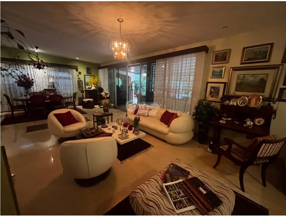 HATO PINTADO / LA LOMA / 622m2 / 5 BEDROOMS / 3 LEVELS / CENTRAL LOCATION