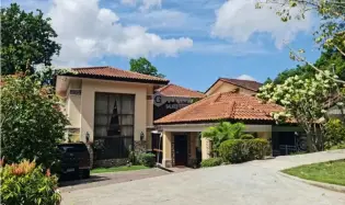 Clayton / Camino de Cruces / 884 M2 / 6 Bedrooms / 3 Levels / Balcony