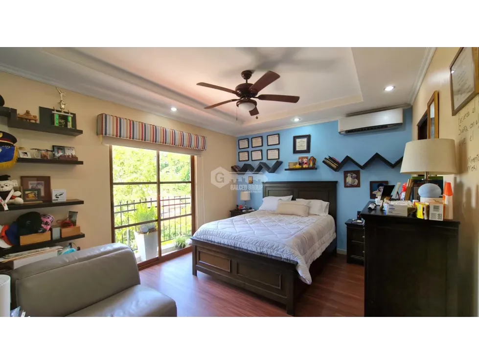 Clayton / Camino de Cruces / 884 M2 / 6 Bedrooms / 3 Levels / Balcony