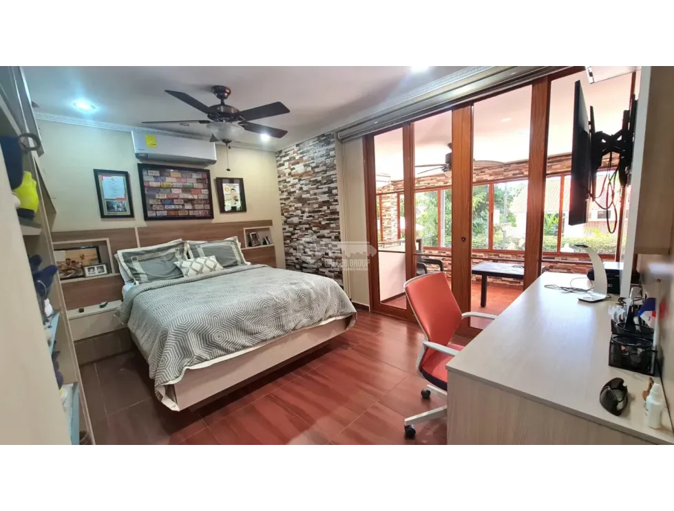 Clayton / Camino de Cruces / 884 M2 / 6 Bedrooms / 3 Levels / Balcony
