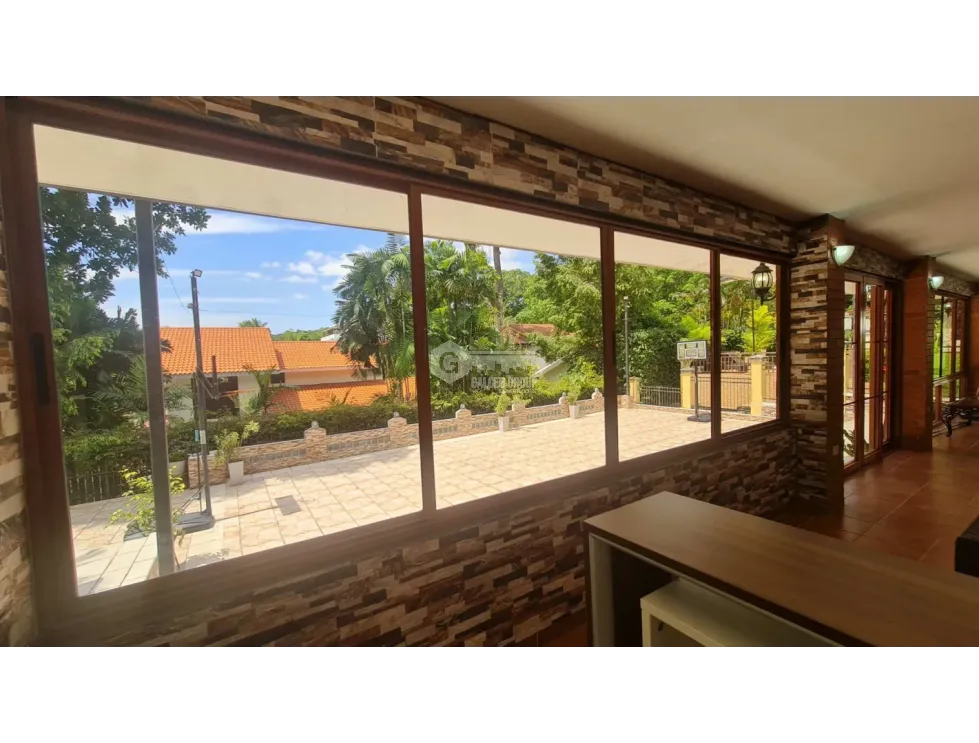 Clayton / Camino de Cruces / 884 M2 / 6 Bedrooms / 3 Levels / Balcony