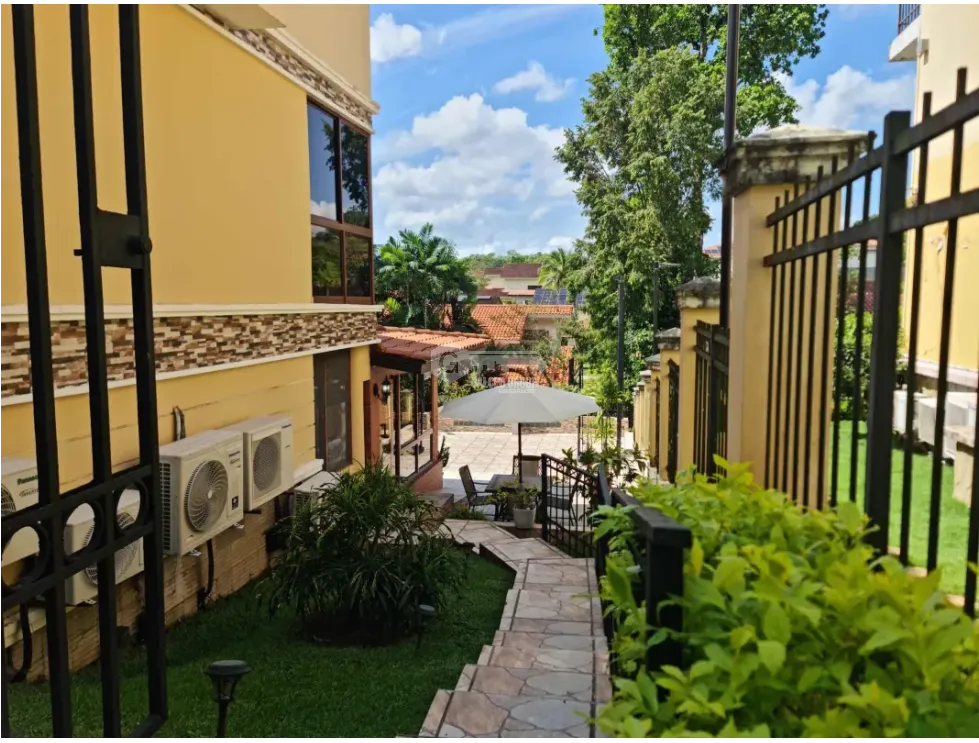 Clayton / Camino de Cruces / 884 M2 / 6 Bedrooms / 3 Levels / Balcony