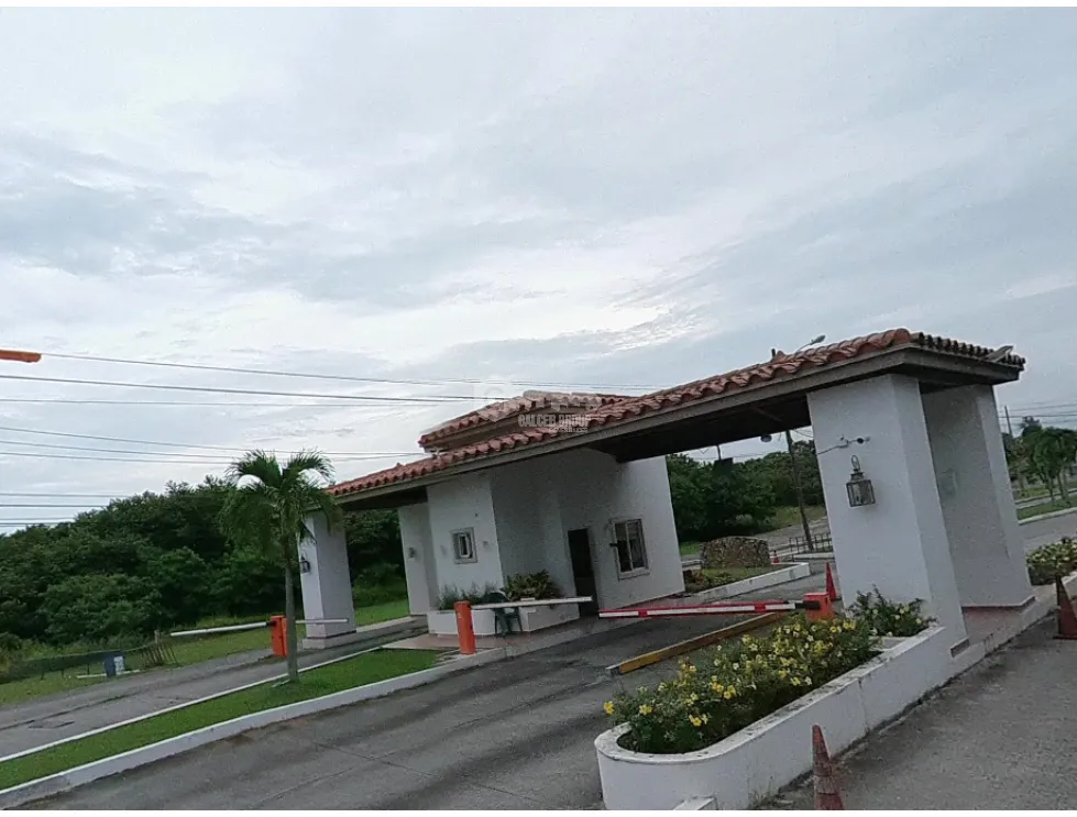 CORONADO / LAND / NEAR MAIN ROAD / 2167M2 / BEACH