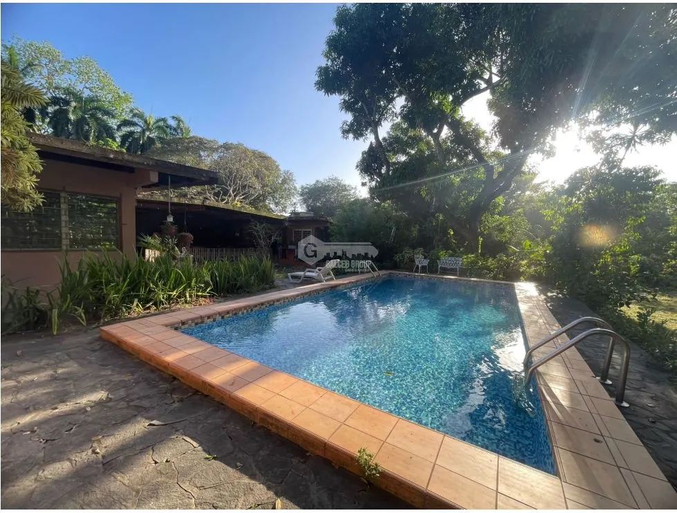 LAS CUMBRES / 3502M2 / 5 BEDROOMS / SWIMMING POOL / GARDEN