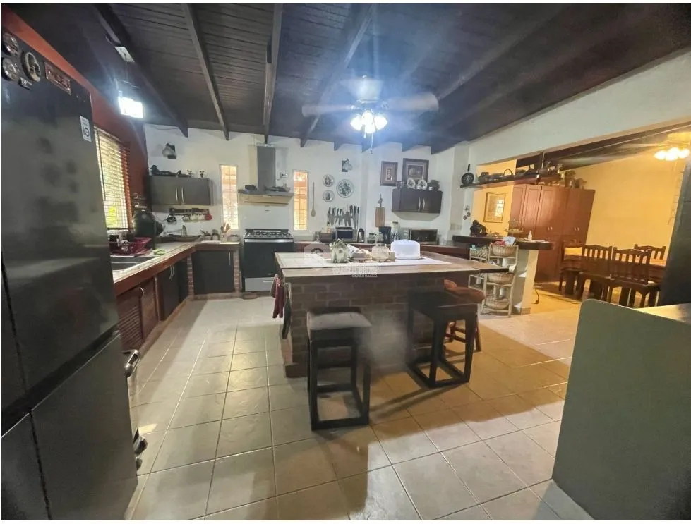 LAS CUMBRES / 3502M2 / 5 BEDROOMS / SWIMMING POOL / GARDEN