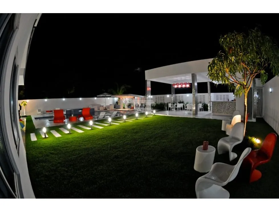 PLAYA BLANCA / 900 M2 / 9 HABITACION / 10 BAÑOS / 2 JACU / PISCINA