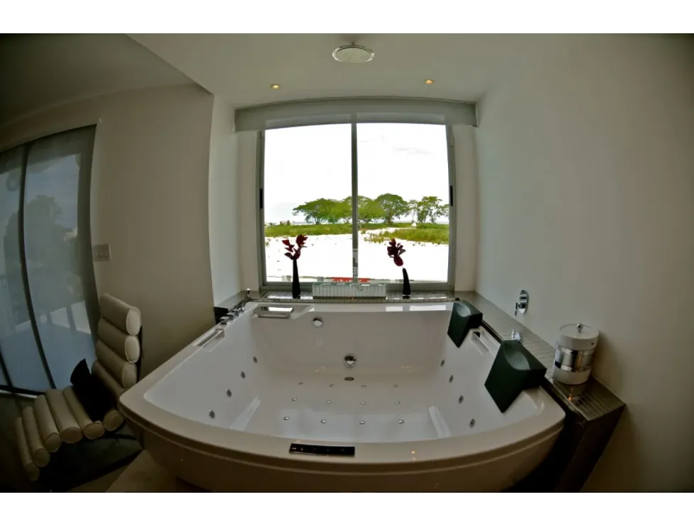 PLAYA BLANCA / 900 M2 / 9 HABITACION / 10 BAÑOS / 2 JACU / PISCINA