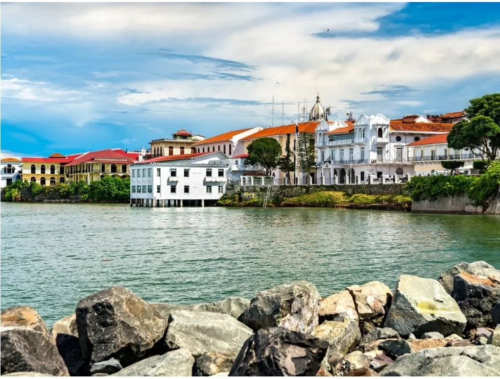 Hotel for Sale in Old Town - 700m² Investment Property with 30 Rooms and 2 Commercial Spaces