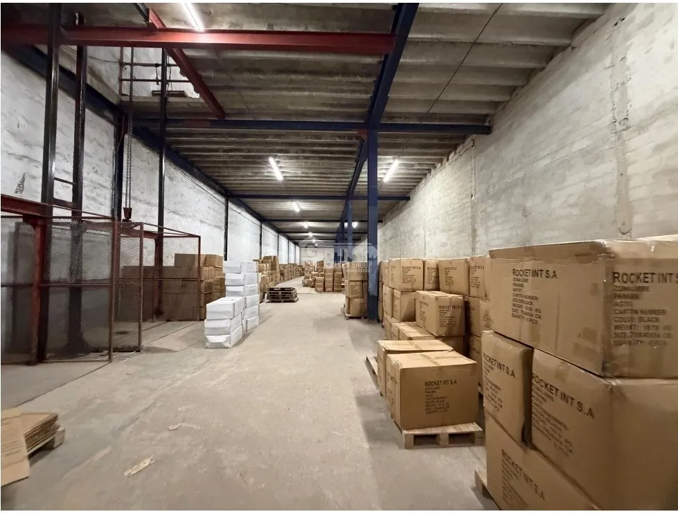 FOR SALE WAREHOUSE COLÓN FRANCE FIELD 4200M SPACE 6 TRUCK RAMPS