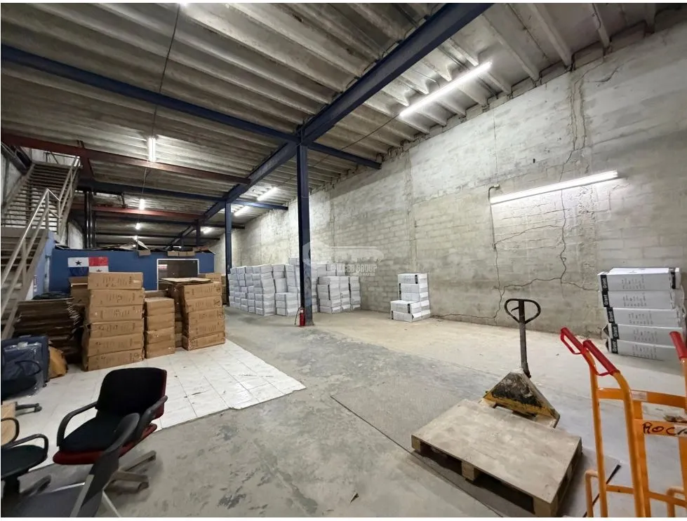 FOR SALE WAREHOUSE COLÓN FRANCE FIELD 4200M SPACE 6 TRUCK RAMPS