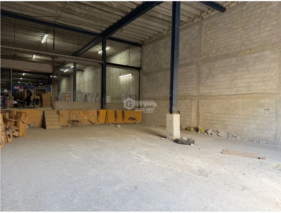 FOR SALE WAREHOUSE COLÓN FRANCE FIELD 4200M SPACE 6 TRUCK RAMPS