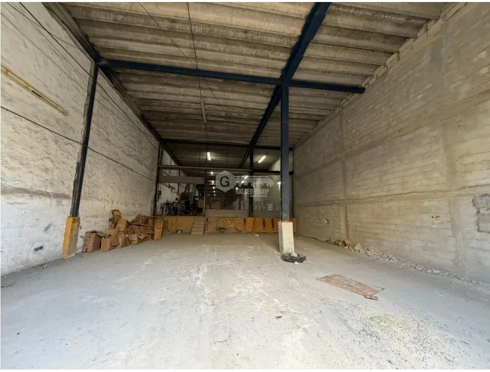 FOR SALE WAREHOUSE COLÓN FRANCE FIELD 4200M SPACE 6 TRUCK RAMPS