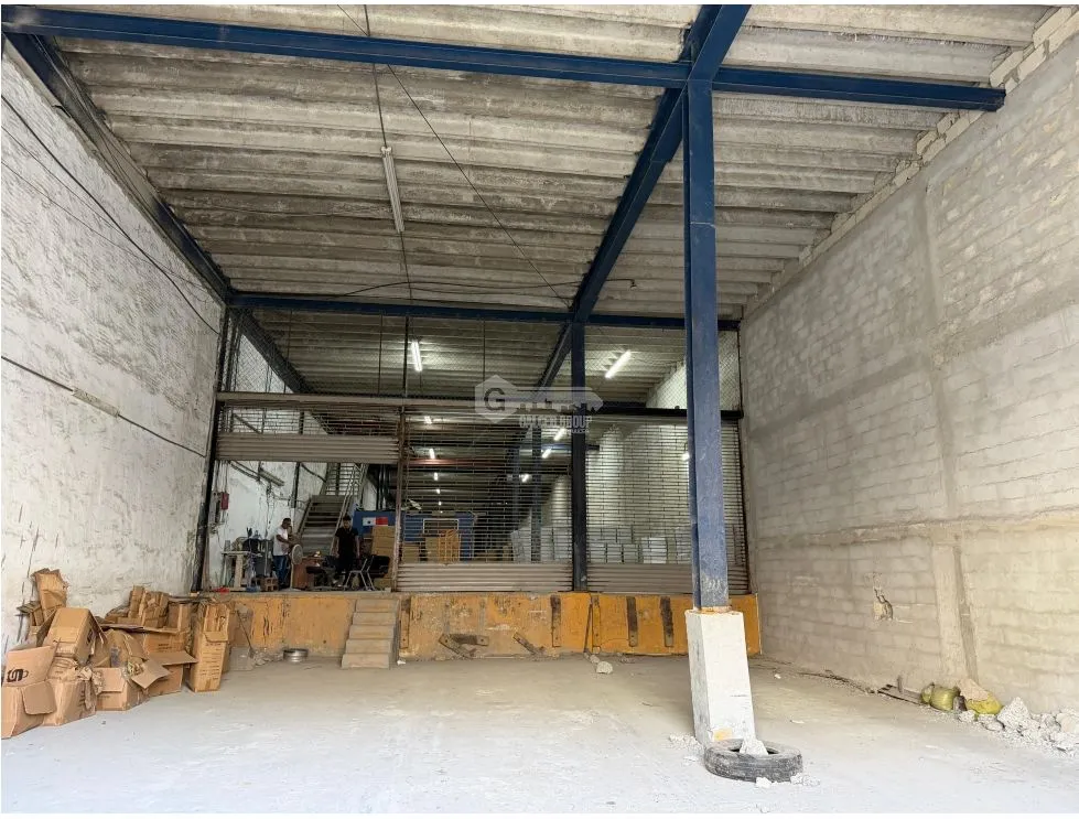 FOR SALE WAREHOUSE COLÓN FRANCE FIELD 4200M SPACE 6 TRUCK RAMPS