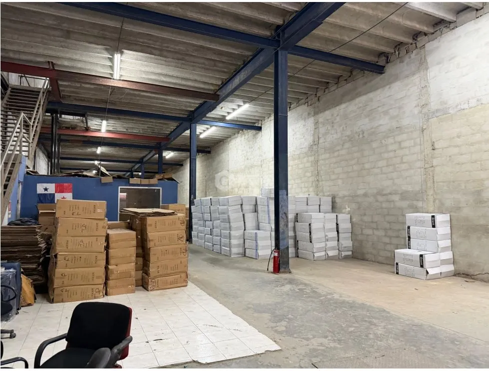 FOR SALE WAREHOUSE COLÓN FRANCE FIELD 4200M SPACE 6 TRUCK RAMPS