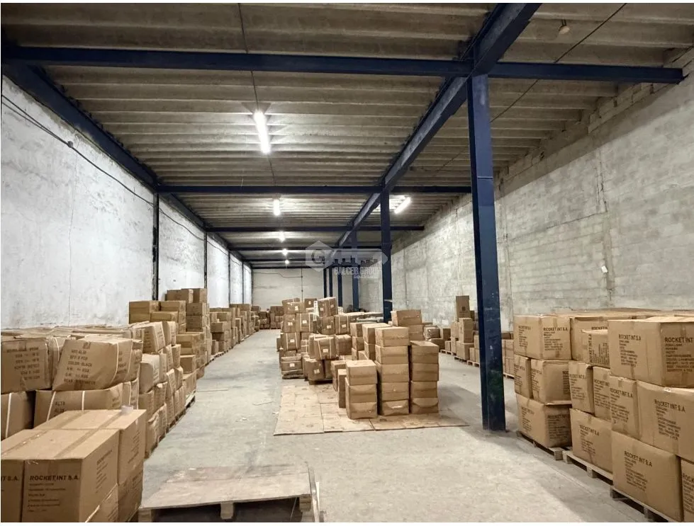 FOR SALE WAREHOUSE COLÓN FRANCE FIELD 4200M SPACE 6 TRUCK RAMPS