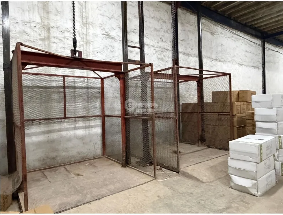 FOR SALE WAREHOUSE COLÓN FRANCE FIELD 4200M SPACE 6 TRUCK RAMPS