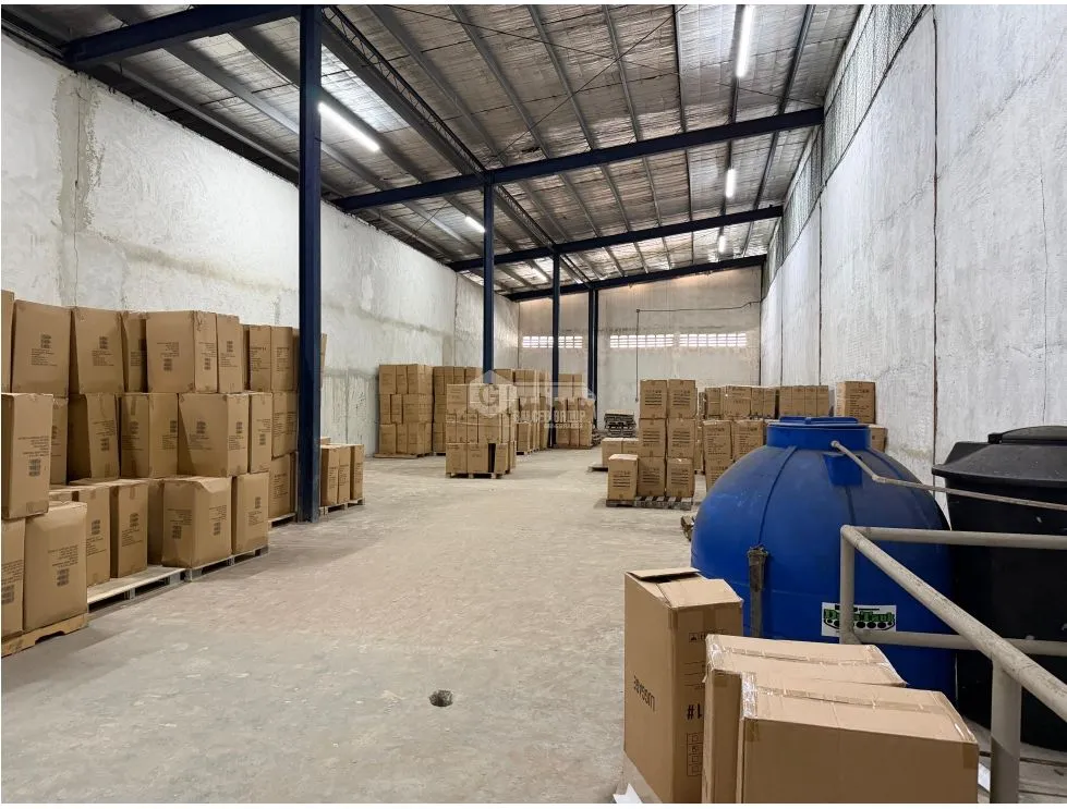 FOR SALE WAREHOUSE COLÓN FRANCE FIELD 4200M SPACE 6 TRUCK RAMPS