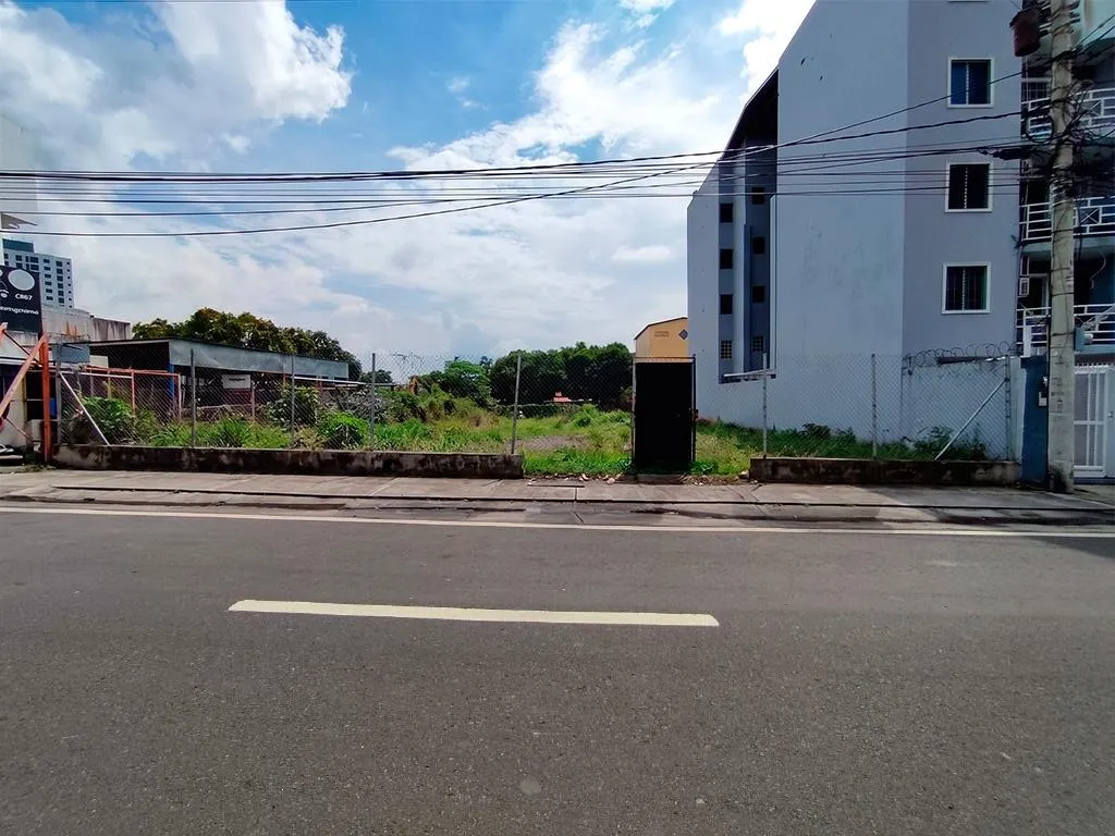 1000m² plot of land in Parque Lefevre