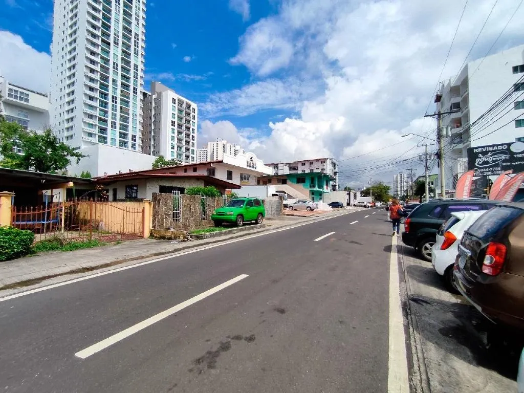 1000m² plot of land in Parque Lefevre