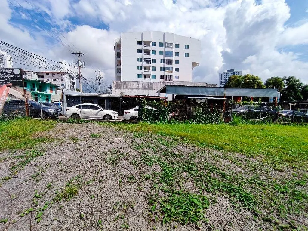 1000m² plot of land in Parque Lefevre