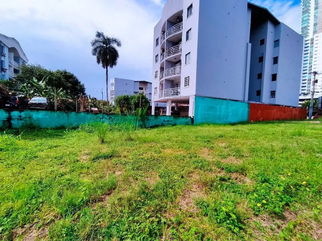 1000m² plot of land in Parque Lefevre