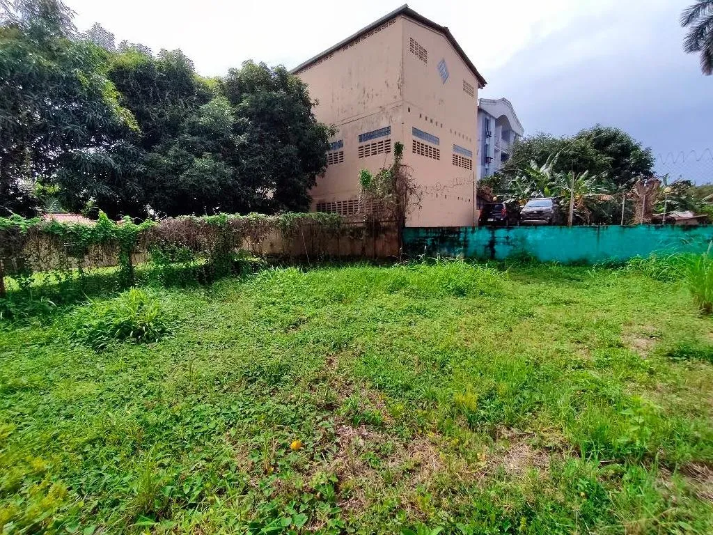 1000m² plot of land in Parque Lefevre