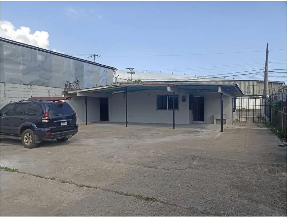 Alquiler de casa comercial en Vía La Pulida. MY