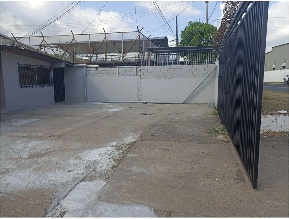 Alquiler de casa comercial en Vía La Pulida. MY
