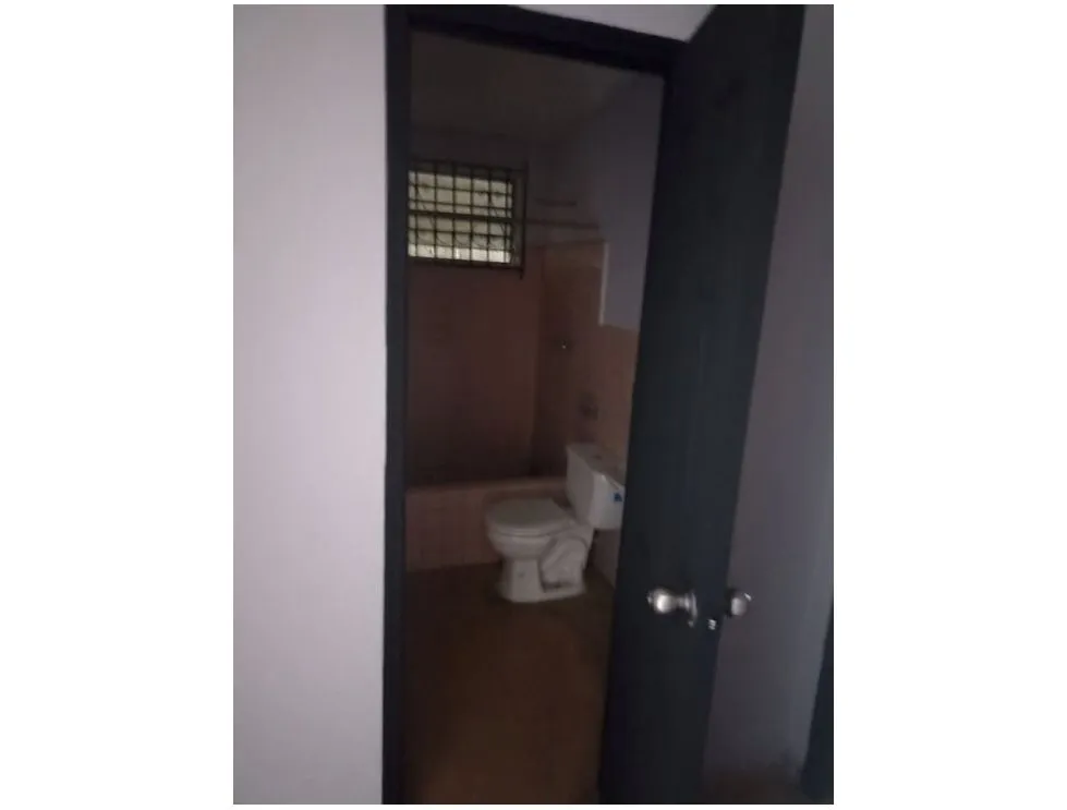 Alquiler de casa comercial en Vía La Pulida. MY