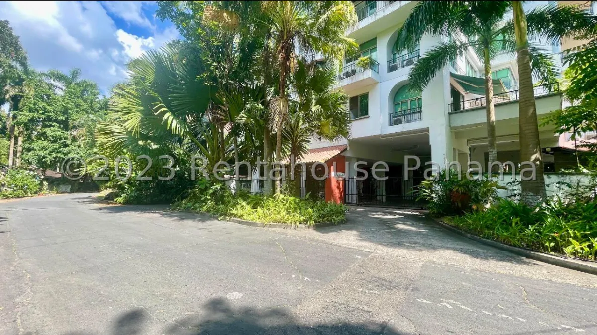 Spectacular Apartment with Spacious Terrace for Rent in Amador (Ref. 26-8206 Mfk)