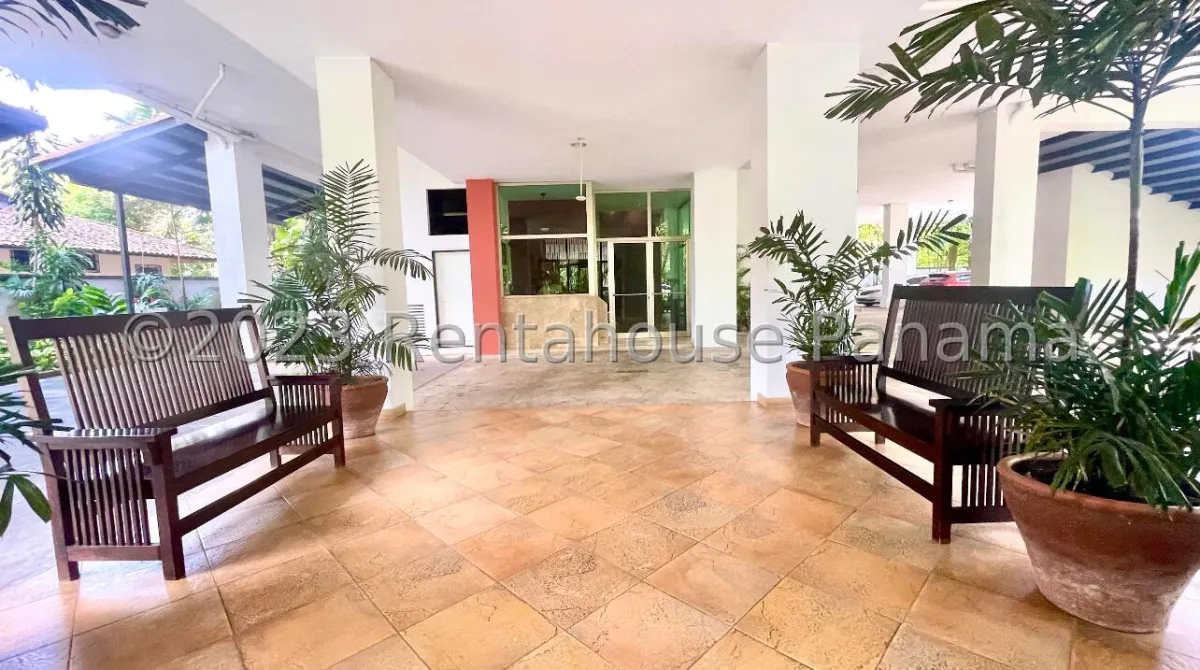 Spectacular Apartment with Spacious Terrace for Rent in Amador (Ref. 26-8206 Mfk)