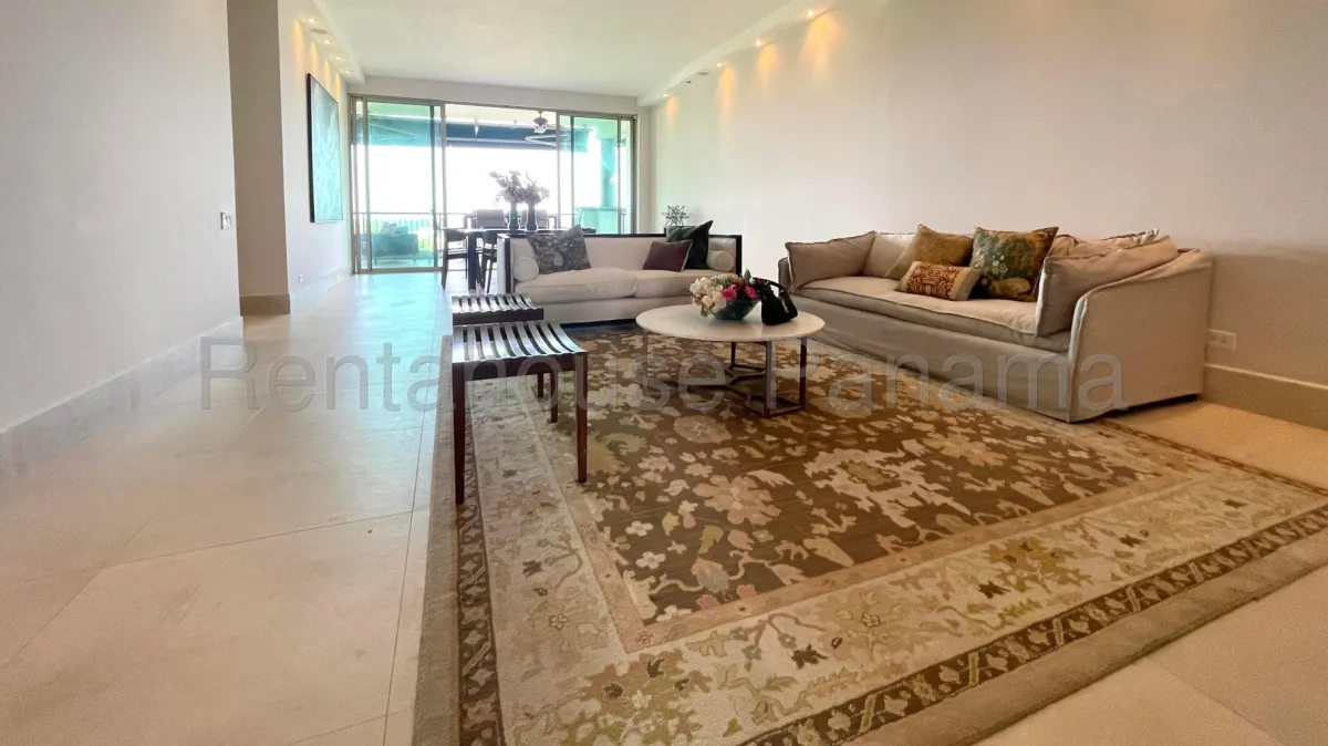 Spectacular Apartment with Spacious Terrace for Rent in Amador (Ref. 26-8206 Mfk)