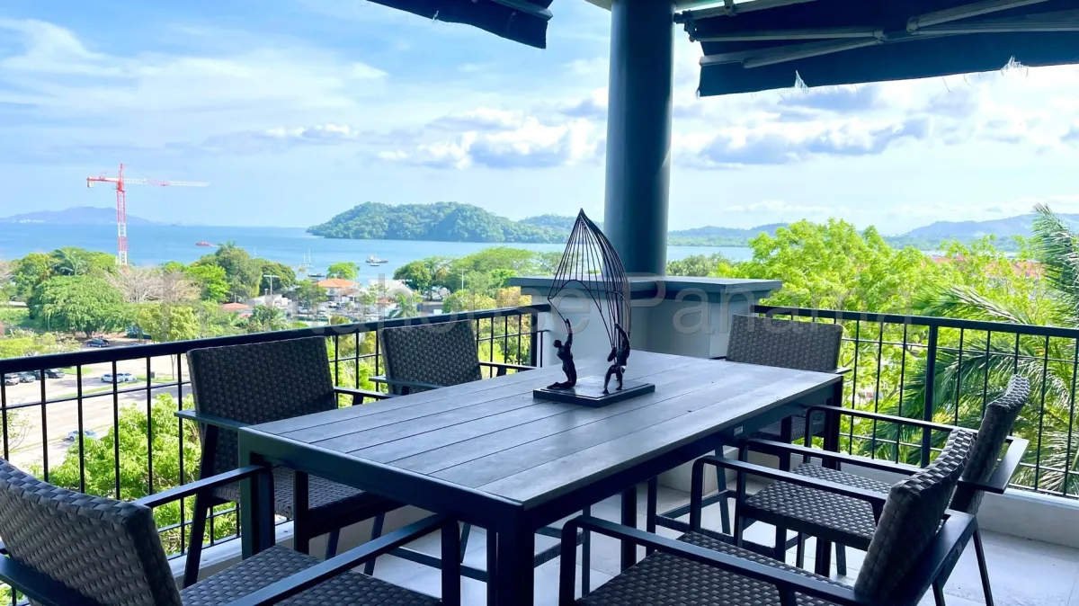 Spectacular Apartment with Spacious Terrace for Rent in Amador (Ref. 26-8206 Mfk)