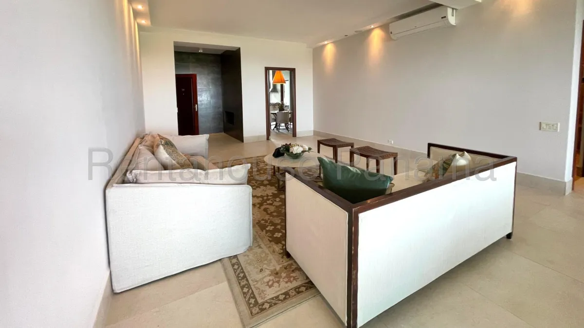 Spectacular Apartment with Spacious Terrace for Rent in Amador (Ref. 26-8206 Mfk)