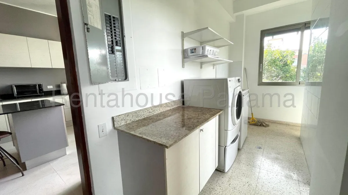Spectacular Apartment with Spacious Terrace for Rent in Amador (Ref. 26-8206 Mfk)