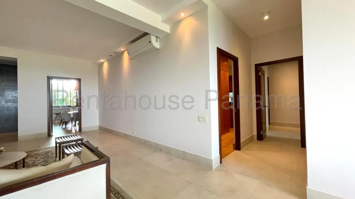 Spectacular Apartment with Spacious Terrace for Rent in Amador (Ref. 26-8206 Mfk)