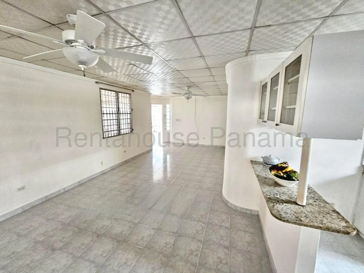Remodeled House for Sale in Villa Lucre 27*2032Mfk