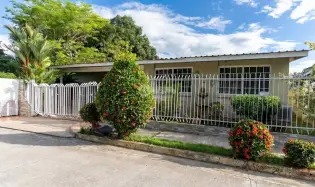 JUAN DIAZ / CAMPO LINDBERGH / 4 HABITACIONES / 156M / JARDIN / CERCADA