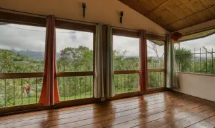 House in a Privileged Natural Setting | Via Caisán